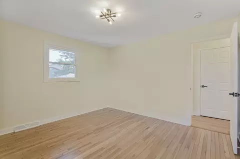 Bedroom - 225 Broker Ave, Itasca, IL 60143 photo 2 of 7