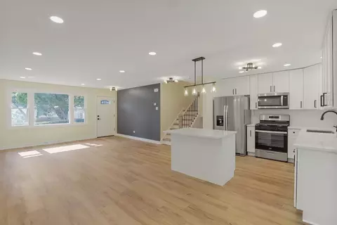 Living - 225 Broker Ave, Itasca, IL 60143 photo 1 of 10