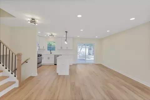 Living - 225 Broker Ave, Itasca, IL 60143 photo 3 of 10