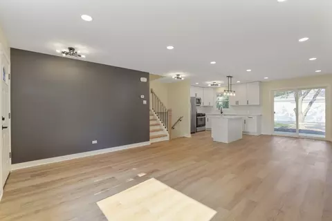 Living - 225 Broker Ave, Itasca, IL 60143 photo 7 of 10