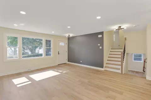 Living - 225 Broker Ave, Itasca, IL 60143 photo 8 of 10