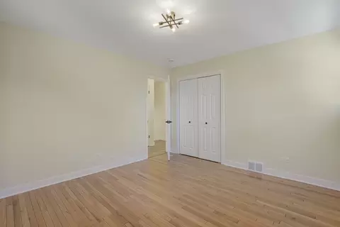 Bedroom - 225 Broker Ave, Itasca, IL 60143 photo 5 of 7