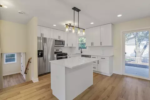 Kitchen - 225 Broker Ave, Itasca, IL 60143 photo 2 of 5