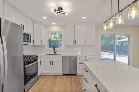 Kitchen - 225 Broker Ave, Itasca, IL 60143 photo 3 of 5