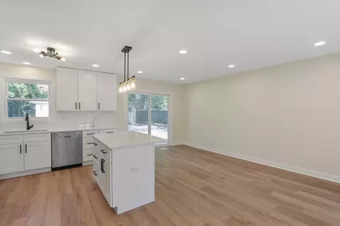 Kitchen - 225 Broker Ave, Itasca, IL 60143 photo 5 of 5