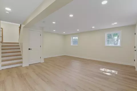 Living - 225 Broker Ave, Itasca, IL 60143 photo 5 of 10