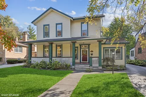 129 Barrypoint Rd, Riverside, IL 60546 photo 2