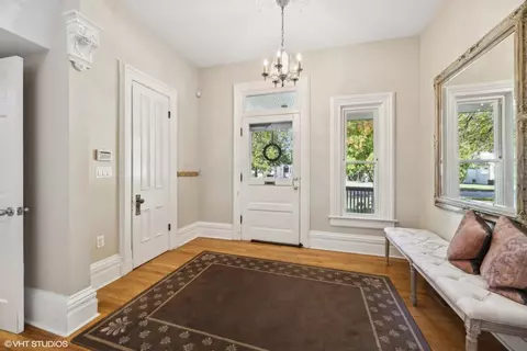 129 Barrypoint Rd, Riverside, IL 60546 photo 4