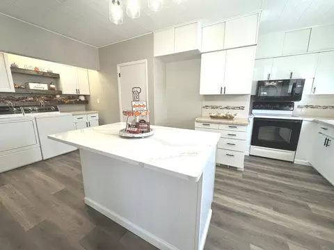 Kitchen - 415 W 9th St, Dixon, IL 61021 photo 5 of 5