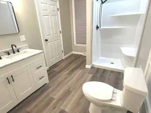 Bath - 415 W 9th St, Dixon, IL 61021 photo 2 of 6