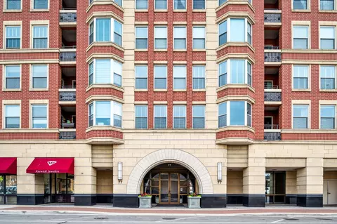 77 S Evergreen Ave #605, Arlington Heights, IL 60005