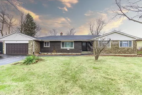 1230 Summit Dr, Schaumburg, IL 60193