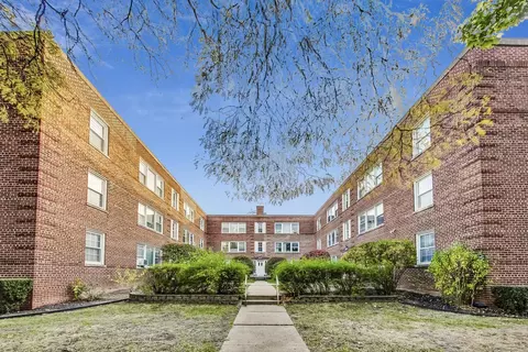 2209 W Morse Ave #3, Chicago, IL 60645