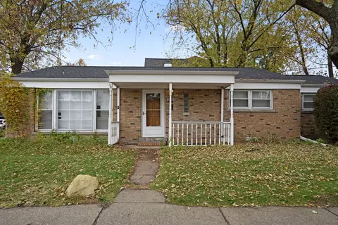 2402 Illinois Rd, Northbrook, IL 60062