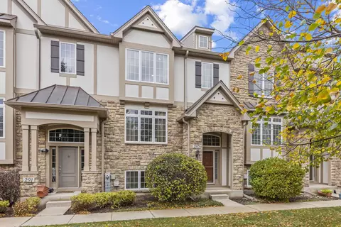 285 Fitzgerald Cir, Carol Stream, IL 60188