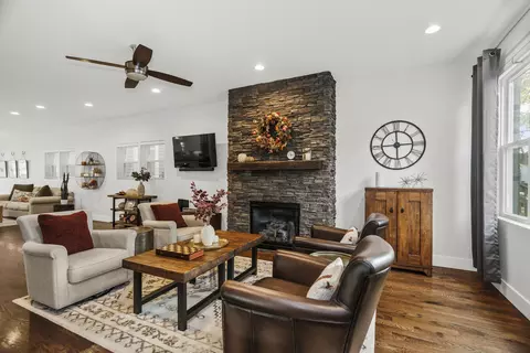 Living - 4055 N Drake Ave, Chicago, IL 60618 photo 3 of 3
