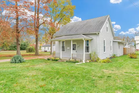 615 W Blaine St, Monticello, IL 61856