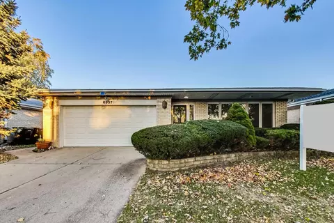 6937 N Minnetonka Ave, Chicago, IL 60646