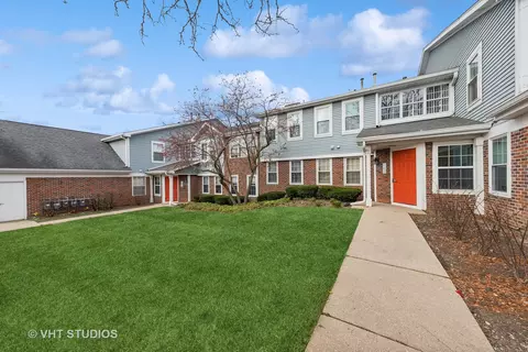 246 W Jennifer Ln #5, Palatine, IL 60067
