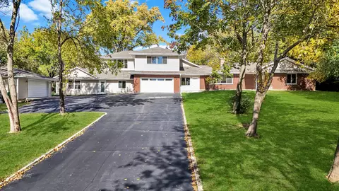 28 W360 Roosevelt Rd, Winfield, IL 60190