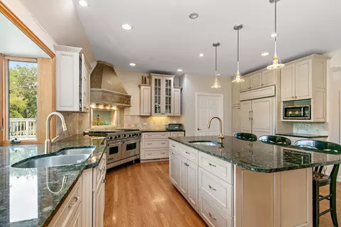 Kitchen - 471 Ford Ln, Bartlett, IL 60103 photo 4 of 5