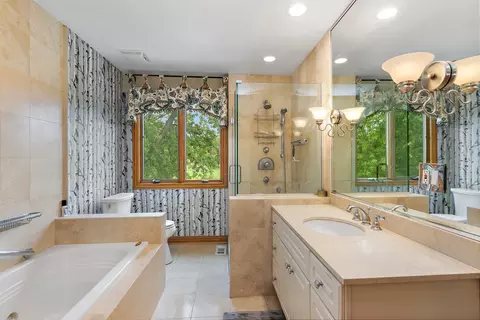 Bath - 471 Ford Ln, Bartlett, IL 60103 photo 6 of 6