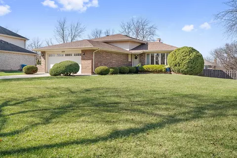 1824 Northbridge Pl, Downers Grove, IL 60516