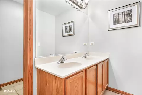 Bath - 5306 Brier Glen Dr, Plainfield, IL 60586 photo 4 of 6