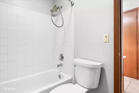 Bath - 5306 Brier Glen Dr, Plainfield, IL 60586 photo 5 of 6