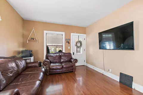 Living - Undisclosed, Aurora, IL 60505 photo 1 of 1