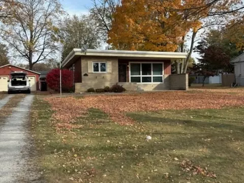 12 Linda Ln, Normal, IL 61761 photo 2