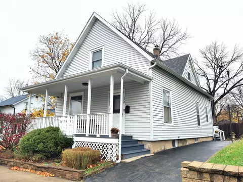 108 Plum St, Elgin, IL 60120