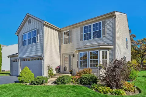 319 White Oak St, Hampshire, IL 60140