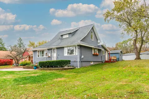 1421 River Terrace Dr, Johnsburg, IL 60051