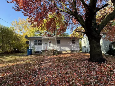 417 Monroe Ave, Dixon, IL 61021