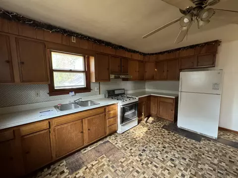 Kitchen - 417 Monroe Ave, Dixon, IL 61021 photo 2 of 2