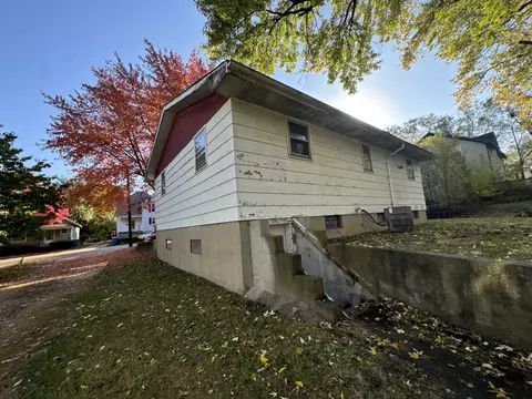 Exterior - 417 Monroe Ave, Dixon, IL 61021 photo 2 of 5