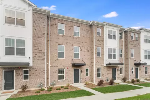 1075 Phinney Ln, Des Plaines, IL 60018