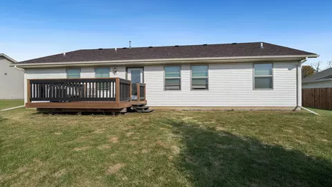 Exterior - 830 Acadia St, Roscoe, IL 61073 photo 4 of 6
