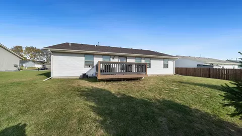 Exterior - 830 Acadia St, Roscoe, IL 61073 photo 5 of 6