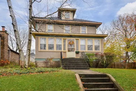 715 S 2nd St, Saint Charles, IL 60174