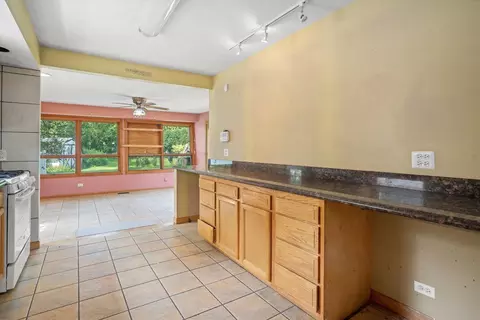 Kitchen - 9050 Elm Ave, Burr Ridge, IL 60527 photo 3 of 3