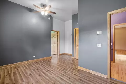 Bedroom - 9050 Elm Ave, Burr Ridge, IL 60527 photo 2 of 5
