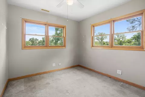 Bedroom - 9050 Elm Ave, Burr Ridge, IL 60527 photo 5 of 5