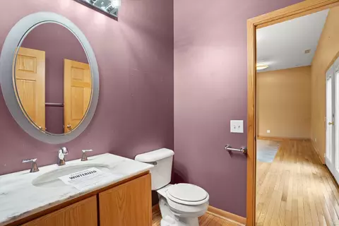 Bath - 9050 Elm Ave, Burr Ridge, IL 60527 photo 3 of 5