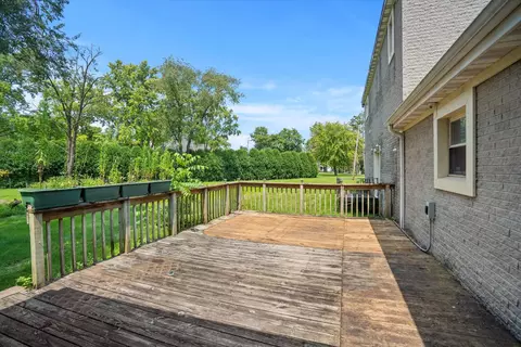 Exterior - 9050 Elm Ave, Burr Ridge, IL 60527 photo 5 of 8