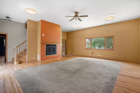 Living - 9050 Elm Ave, Burr Ridge, IL 60527 photo 2 of 4