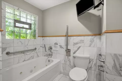 Bath - 9050 Elm Ave, Burr Ridge, IL 60527 photo 2 of 5