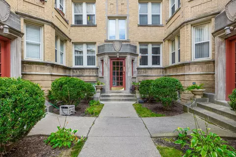 6815 N Lakewood Ave #3S, Chicago, IL 60626
