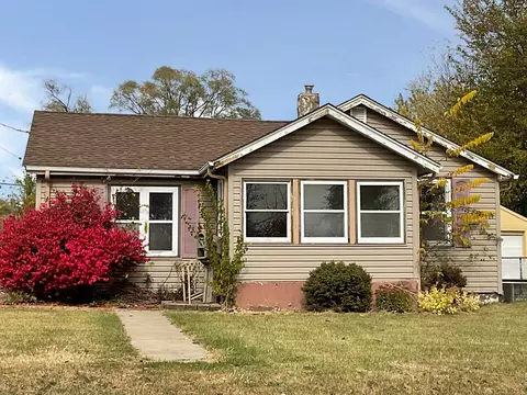 802 Sawyer Rd, Rockford, IL 61109